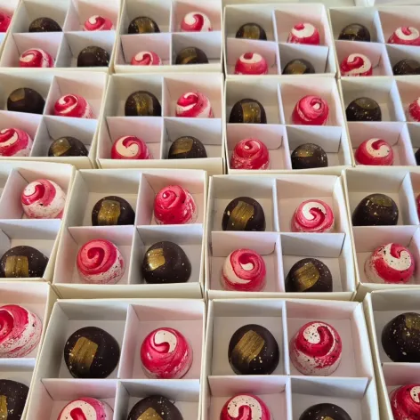 Pack of 25.webp 4 Choc Criss Cross Dividers; White